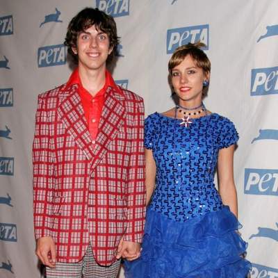 Heidi Van Pelt holding hands with her former husband, Taran Noah Smith.